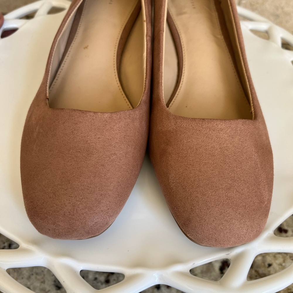 C. EST 1946 Women's Old Rose Pink Suede Block Shimmering Heel Pump - Picture 7 of 13